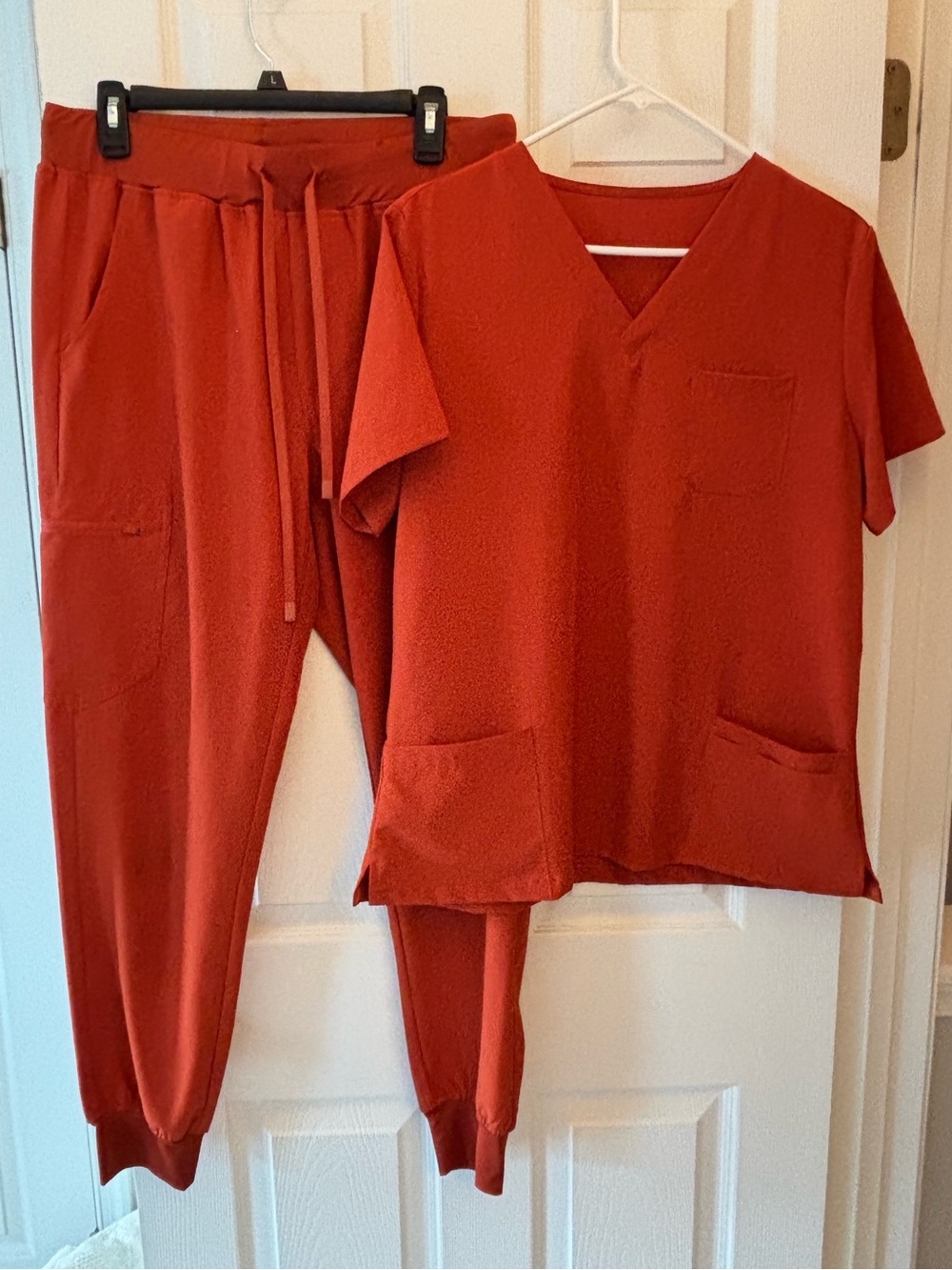 Cozyfit Womens Scrub Set 3 Pocket Top & Jogger Pants in Red Tea Size Large